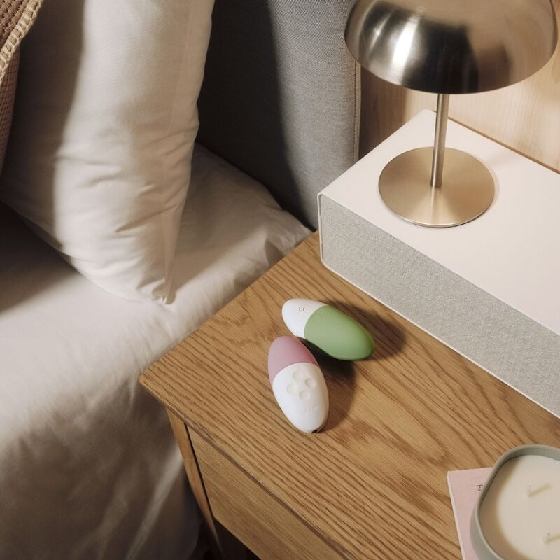 Lelo - siri 3 clitoris massager pistachio cream 3