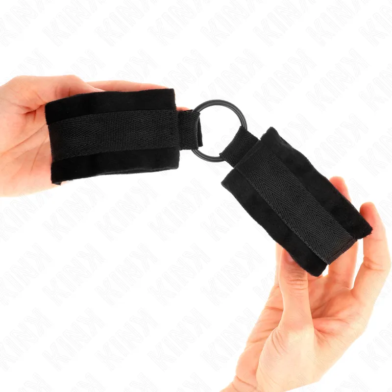 Kink - Beginner Fur Hand Cuffs 25 Cm With O-Ring 4 Cm Black Adjustable 15-25 Cm 2