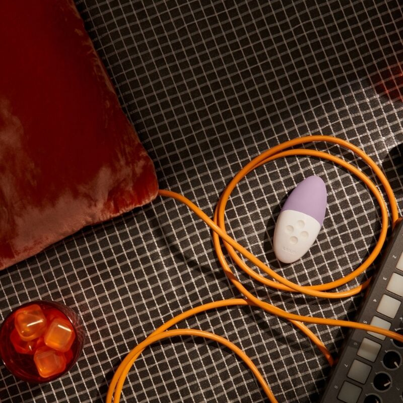 Lelo - siri 3 clitoris massager calm lavender 3