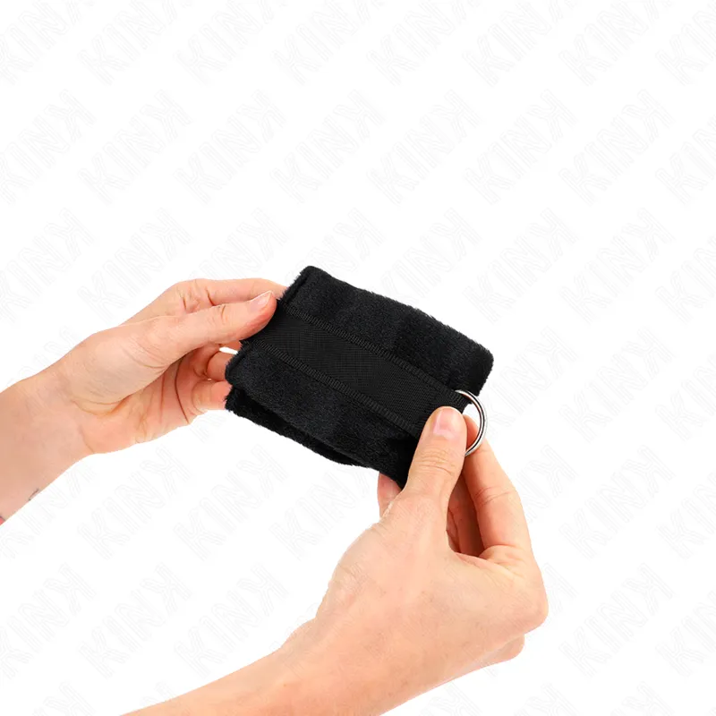 Kink - Beginner Fur Hand Cuffs Black 30 X 7 Cm 3