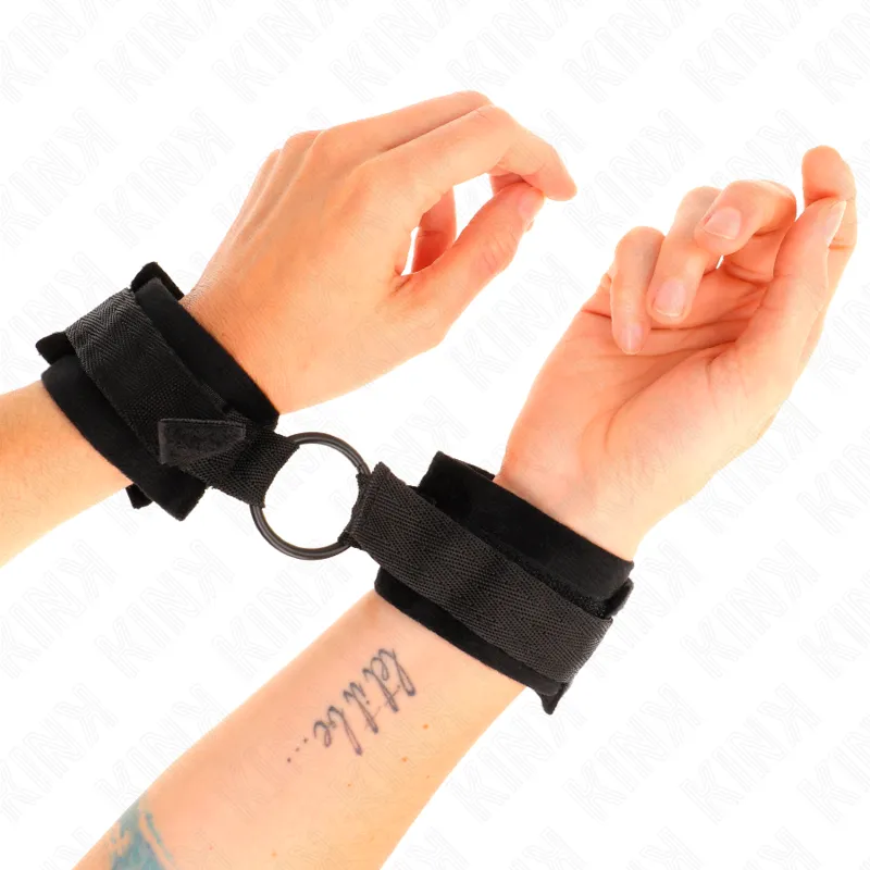 Kink - Beginner Fur Hand Cuffs 25 Cm With O-Ring 4 Cm Black Adjustable 15-25 Cm 3
