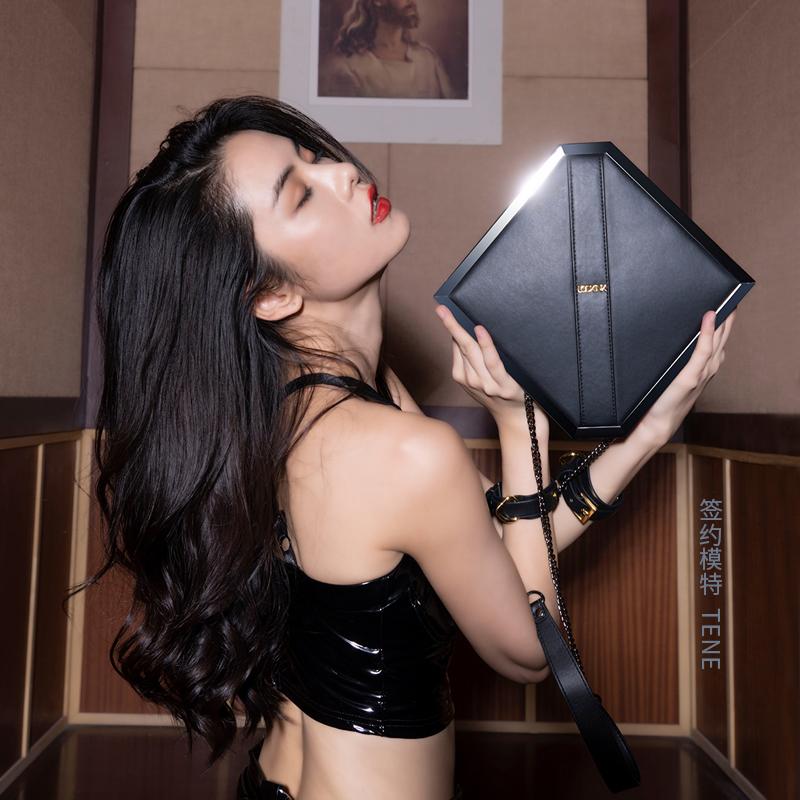 Lockink - Mysterious Square Kink Bag -Black 2