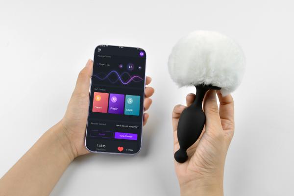 Magic Motion - App Controlled Vibrating Bunny Tail Anal Plug - Análny Kolík