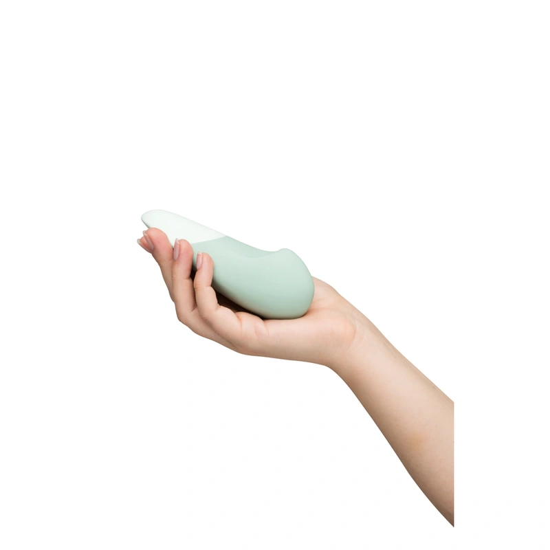 Womanizer - vibe lay-on silent vibrator sage 11