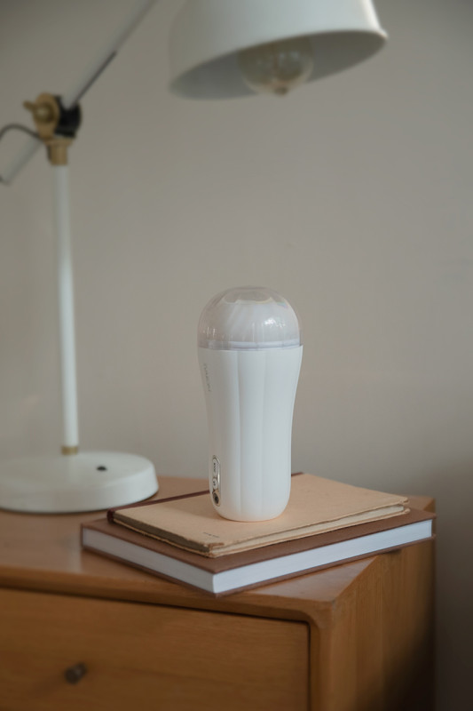 Svakom - Robin Vibrating Masturbator White 12